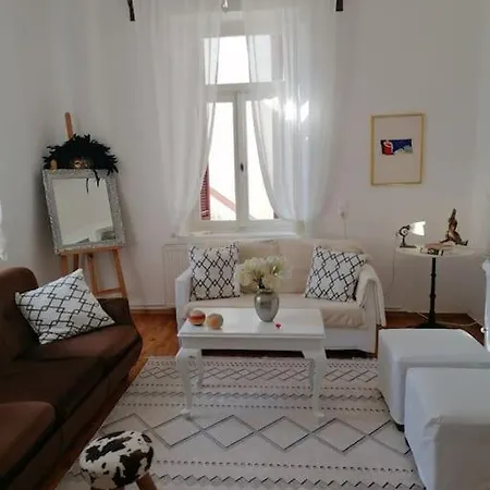 Thalgiron, A Breath Away From Delphi * Ámfissa