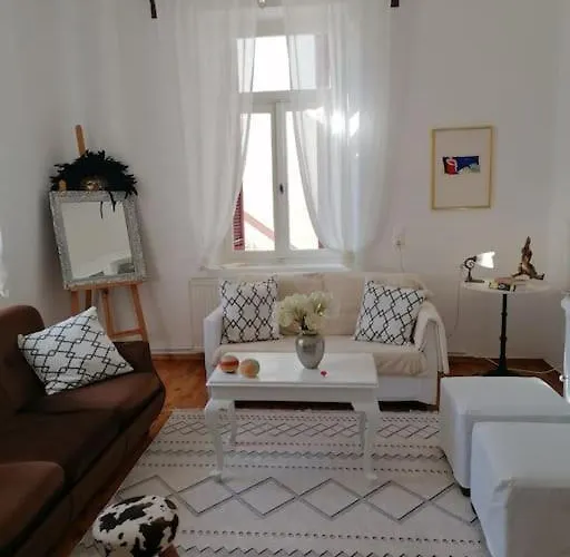 Thalgiron, A Breath Away From Delphi * Ámfissa